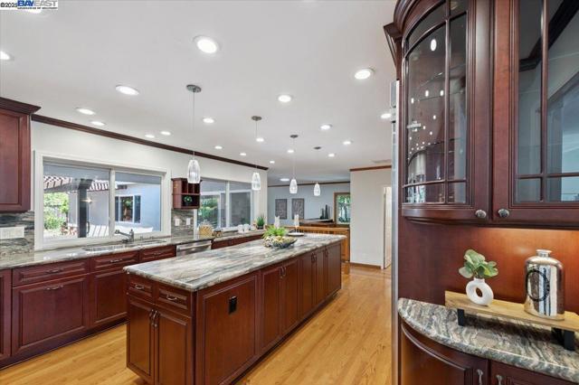 3284 Omega Cir, Pleasanton CA: https://media.crmls.org/mediaz/d38dc199-db54-4e4b-85ca-0d47013bb656.jpg