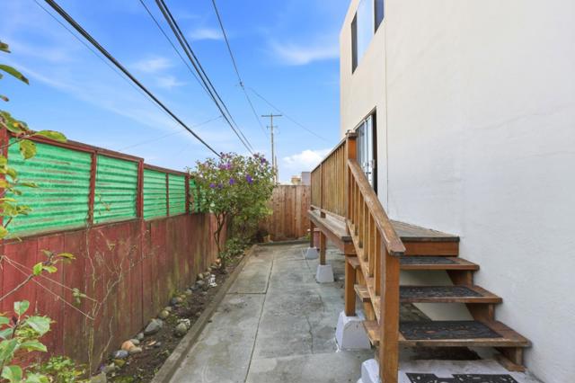 24 Westmont Drive, Daly City CA: https://media.crmls.org/mediaz/d38dd35a-4c58-460a-b21a-c479c99acc85.jpg
