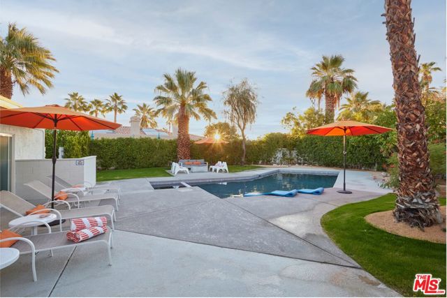 2291 E Calle Papagayo, Palm Springs CA: https://media.crmls.org/mediaz/d38e7676-8a75-4a42-9f65-af428fa0dcc5.jpg