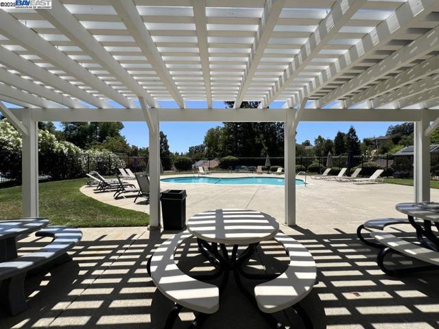 2418 Twinflower Ct, Martinez CA: https://media.crmls.org/mediaz/d38f1966-13be-4f8b-875f-e64b440ced87.jpg