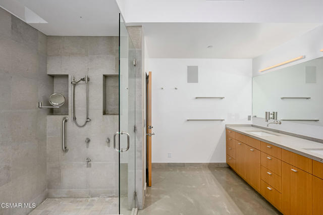 3681 Alomar Drive, Sherman Oaks CA: https://media.crmls.org/mediaz/d38f2bc8-4eb2-4020-9f55-fa1d4e7a4350.jpg