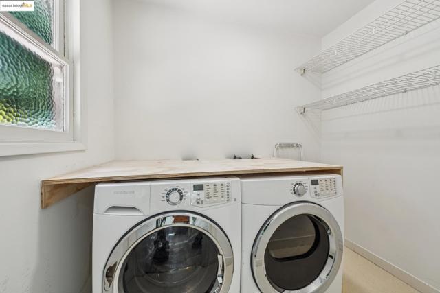 7069 Saroni Dr, Oakland CA: https://media.crmls.org/mediaz/d38fde1b-4e31-4cab-be73-4af737a6e620.jpg