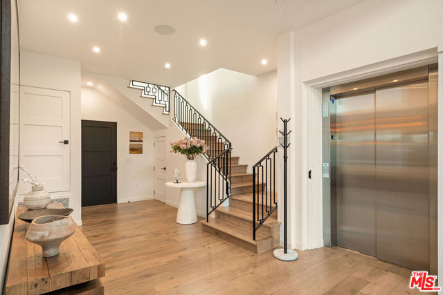 1333 Beverly Green Drive, Los Angeles CA: https://media.crmls.org/mediaz/d38fdebc-d05d-45ab-8069-7389b87c176d.jpg