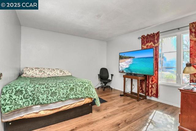 2256 CONCORD DR, Pittsburg CA: https://media.crmls.org/mediaz/d391073d-d81c-4916-8fe9-63c980f33a7e.jpg
