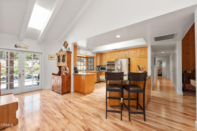 4850 N Moorpark Road, Thousand Oaks CA: https://media.crmls.org/mediaz/d3914b0b-963d-49de-9b15-801fc84c9190.jpg