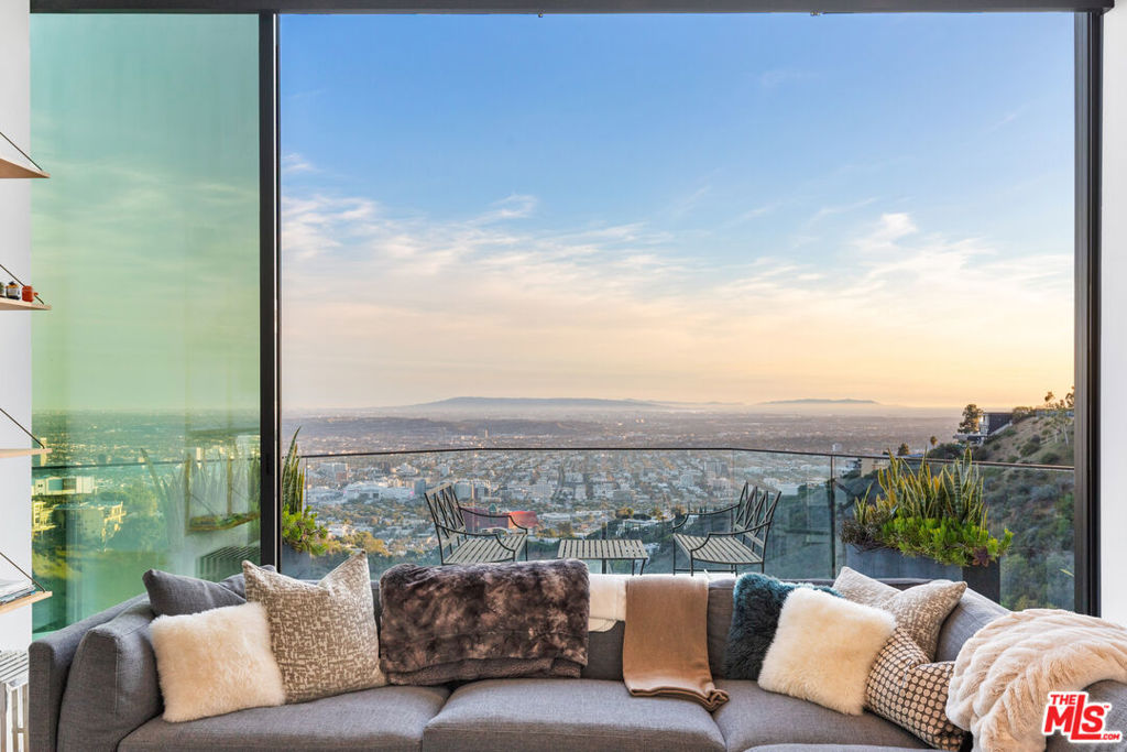 2143 Sunset Plaza Drive, Los Angeles, CA 90069