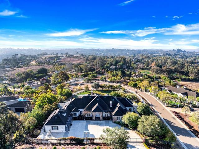 3401 Adams Run, Encinitas CA: https://media.crmls.org/mediaz/d392866a-afa9-4cda-9f93-61858382e74b.jpg