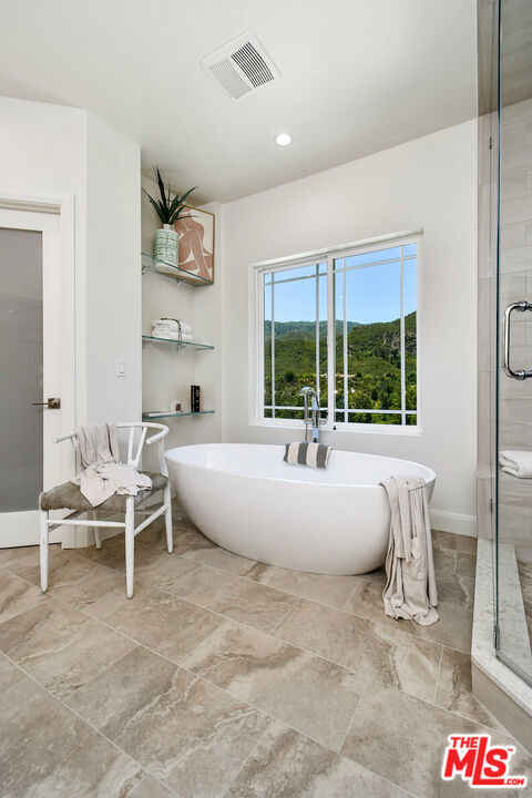 29677 Mulholland Highway, Agoura Hills CA: https://media.crmls.org/mediaz/d3929572-e78c-4a7f-8dfe-c200a461b44b.jpg