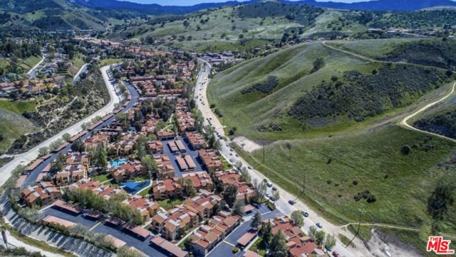 5922 N Las Virgenes Boulevard, Calabasas CA: https://media.crmls.org/mediaz/d392bf65-55eb-42cd-bc0a-b010d2caff49.jpg