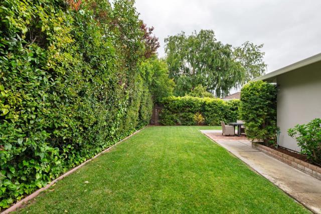 2627 Hampton Avenue, Redwood City CA: https://media.crmls.org/mediaz/d392c116-179c-4ec2-8c4b-8b5f419bf741.jpg