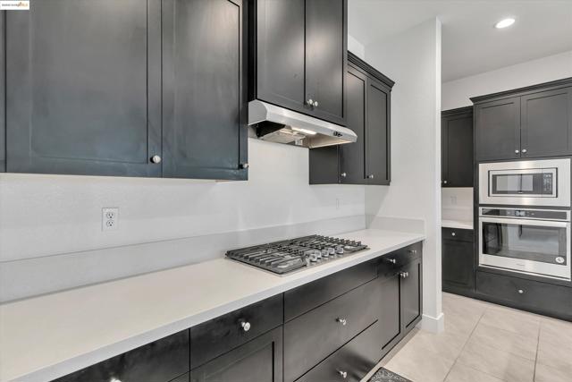2281 Garden Farms Ave, Lathrop CA: https://media.crmls.org/mediaz/d3931d0f-f92f-4d0c-9928-a8279776b822.jpg