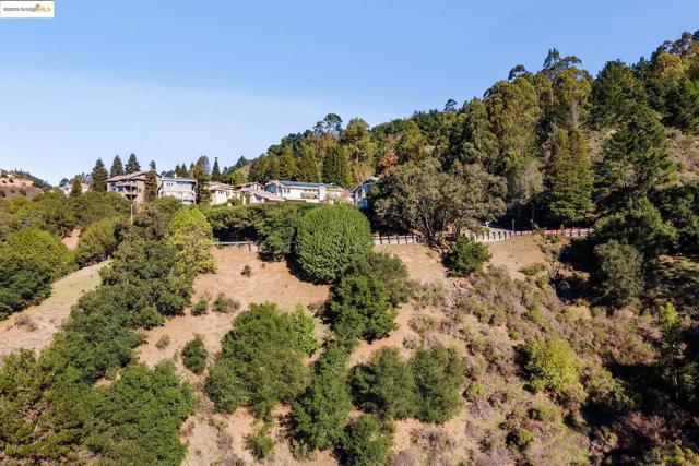 0 Tunnel Rd, Oakland CA: https://media.crmls.org/mediaz/d3936508-6ad7-4aca-bbd1-09a9bc2b24fc.jpg