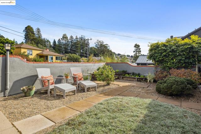 256 Cambridge Ave, Kensington CA: https://media.crmls.org/mediaz/d3938a10-5ea8-4946-8fb6-9f7568cb2c39.jpg