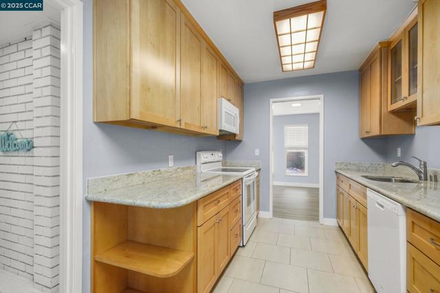 651 Moraga Rd, Moraga CA: https://media.crmls.org/mediaz/d393d989-49e7-4817-9fbc-f3c2cb880e5d.jpg