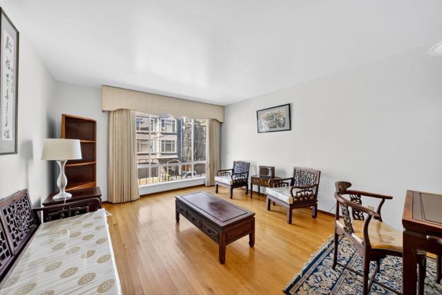 476 7th Avenue, San Francisco CA: https://media.crmls.org/mediaz/d39402e5-9337-4772-b93a-2d954c9222b6.jpg