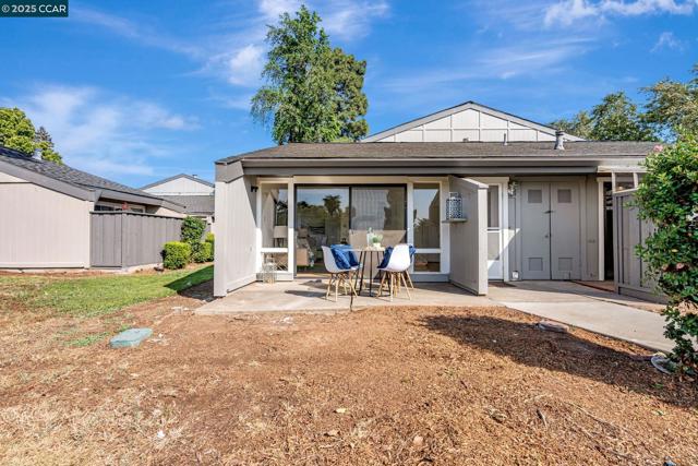1335 Kenwal Rd, Concord CA: https://media.crmls.org/mediaz/d39405e5-30a5-401f-a8e9-dcab13156443.jpg