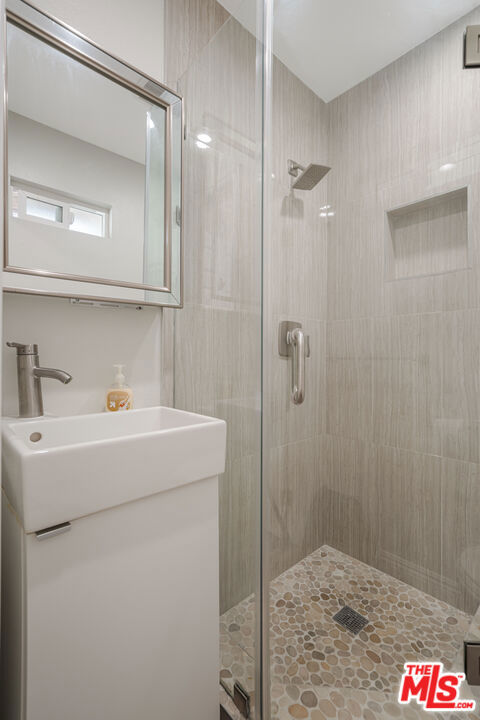 19753 Jeffrey Place, Woodland Hills CA: https://media.crmls.org/mediaz/d39456f1-86b9-4afe-aa2a-278838cbce8f.jpg