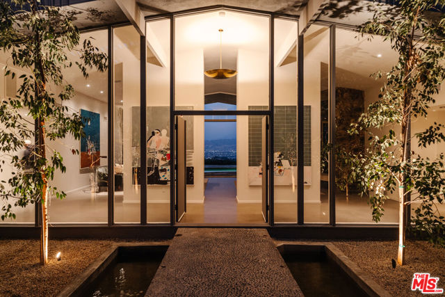 8559 Edwin Drive, Los Angeles CA: https://media.crmls.org/mediaz/d394873c-ec82-4f9b-8e0c-3dbbbccf6ae7.jpg