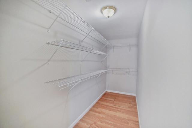 335 Grove Street, Half Moon Bay CA: https://media.crmls.org/mediaz/d3952822-8172-46b7-864d-ef16657993a1.jpg