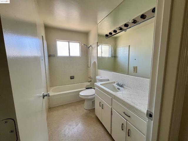 3619 DeOvan St, Stockton CA: https://media.crmls.org/mediaz/d3957351-d81f-4608-88e9-ba6d6180f1f4.jpg