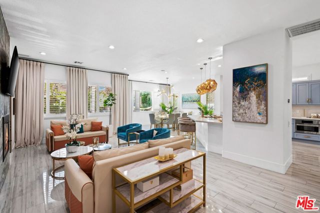 1083 E Circulo San Sorrento Road, Palm Springs CA: https://media.crmls.org/mediaz/d3957463-4073-47a4-96fb-6d8d9818996f.jpg