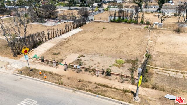 856 Toyopa Drive photo 8