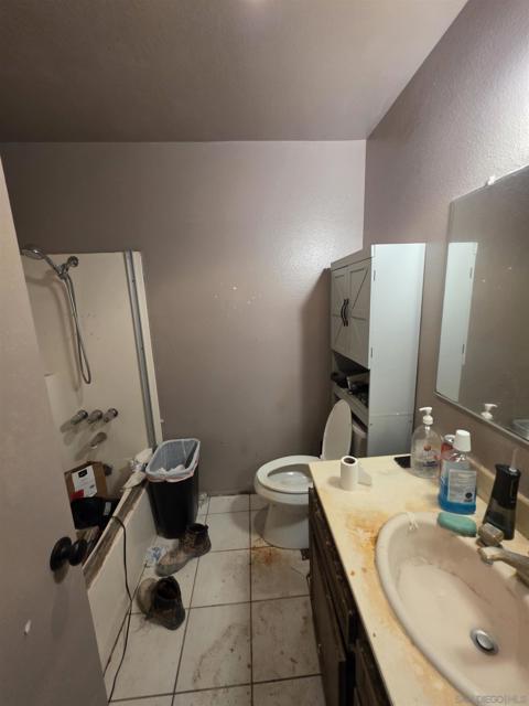 1323 Cornet Pl, San Diego CA: https://media.crmls.org/mediaz/d3964549-8c6d-4908-be57-5823aee2eea1.jpg