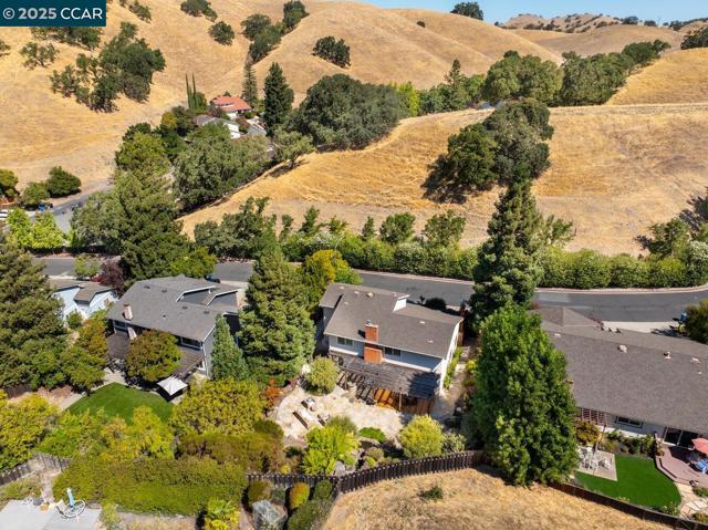 1555 Pebblebrook Ct, Walnut Creek CA: https://media.crmls.org/mediaz/d396bcec-50cf-486c-b6c5-179298e19530.jpg