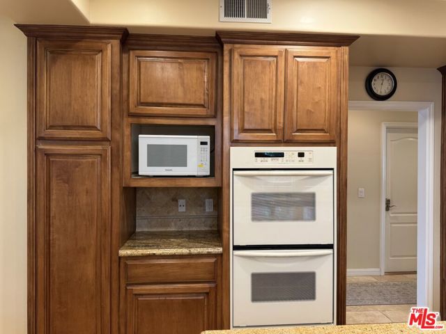 458 S Clark Drive, Beverly Hills CA: https://media.crmls.org/mediaz/d396e90b-7295-4546-b726-b21af5a7c663.jpg