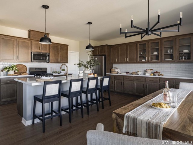 33313 RIVERSIDE DR, Lake Elsinore CA: https://media.crmls.org/mediaz/d3973361-940b-4489-aa96-b74d93b25582.jpg