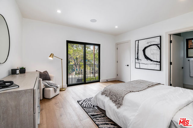 16226 Dickens Street, Encino CA: https://media.crmls.org/mediaz/d398d3ec-fb2d-4e2b-ba38-ef227ec42aca.jpg