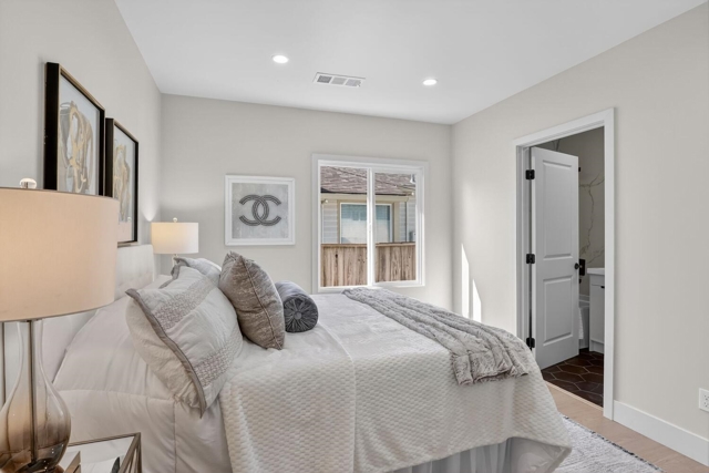 356 Belleview Dr, San Leandro CA: https://media.crmls.org/mediaz/d3997dbc-853a-4936-9b0c-66bc124c0025.jpg