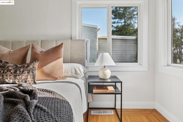 533 Lewis Ave, San Leandro CA: https://media.crmls.org/mediaz/d399db61-bb42-435c-8960-287fd1c3d903.jpg