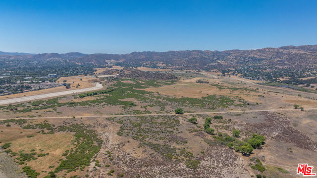 8919 Moorcroft Avenue, West Hills CA: https://media.crmls.org/mediaz/d399dc43-1558-467d-b56c-c5129caf8012.jpg