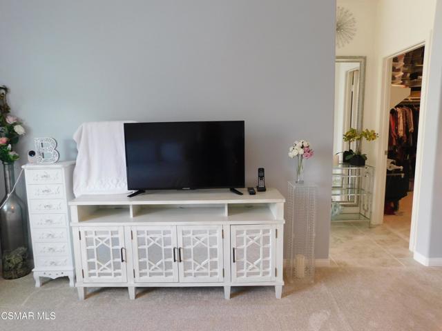 249 Morro Way, Simi Valley CA: https://media.crmls.org/mediaz/d39a0c9e-26a9-4ab6-9cf3-412b96191369.jpg