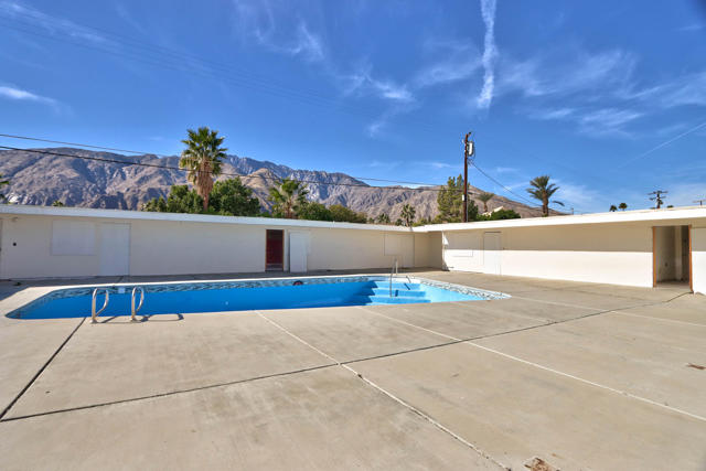 2249 N Palm Canyon Dr-32