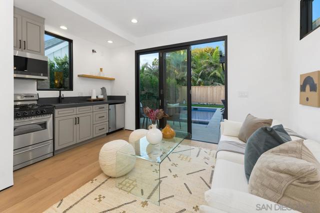 806 Hygeia, Encinitas CA: https://media.crmls.org/mediaz/d39a393e-85cd-4e64-b7fd-c848df5bec83.jpg