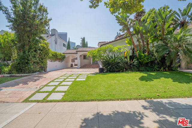 321 S Linden Drive, Beverly Hills CA: https://media.crmls.org/mediaz/d39a4311-a27b-435b-b824-0b0ee823e2f3.jpg
