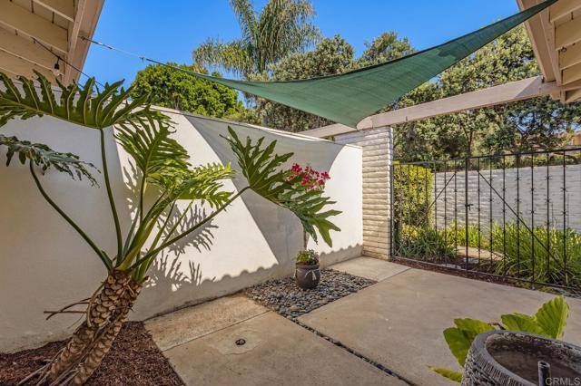 7019 Estrella De Mar Road, Carlsbad CA: https://media.crmls.org/mediaz/d39c977f-9fee-4167-b6b6-6452ee7cc20d.jpg