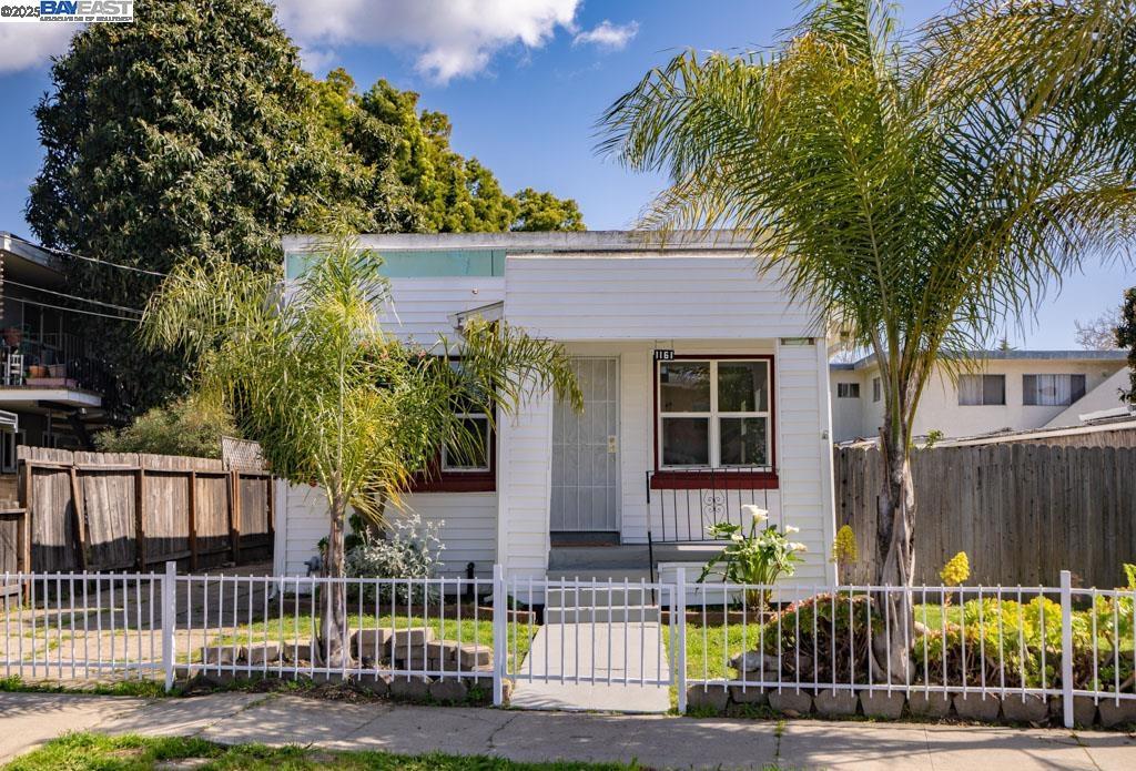 1161 Westbay Ave