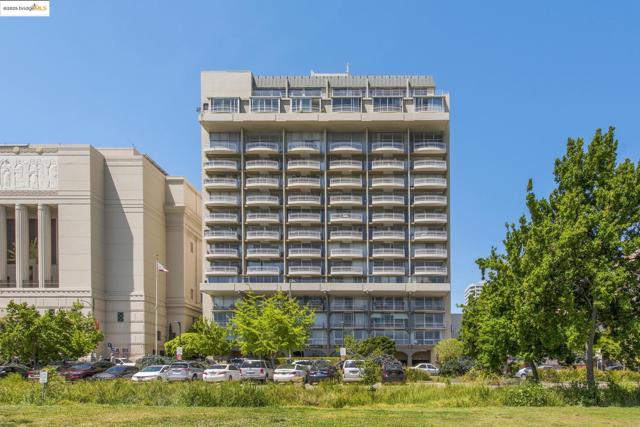 1555 Lakeside Dr, Oakland CA: https://media.crmls.org/mediaz/d39deb02-c051-4dca-aa85-5996995e9be9.jpg