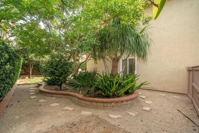 2009 Applewood Ln, Vista CA: https://media.crmls.org/mediaz/d39def22-66ff-4ac3-af27-c73d8b8d8d66.jpg