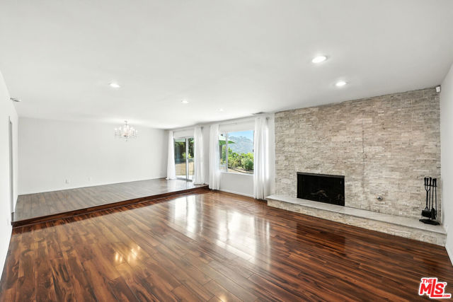 2657 Zorada Drive, Los Angeles CA: https://media.crmls.org/mediaz/d39e1af7-9775-4ea1-86e4-c5948dddfbad.jpg