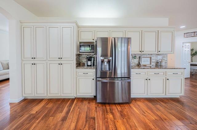 1818 Lancashire Drive, Salinas CA: https://media.crmls.org/mediaz/d39e1b26-d1b1-4ebd-88be-c0861dd91f10.jpg