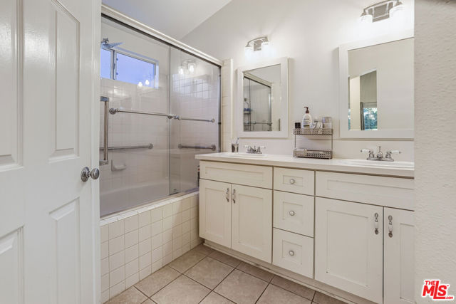 2538 Lowell Court, Simi Valley CA: https://media.crmls.org/mediaz/d39e3962-a3a2-4a3f-81d5-cd30a26a0446.jpg