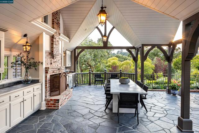 9 El Sueno, Orinda CA: https://media.crmls.org/mediaz/d39f204a-b9b4-4964-ad63-897c89e65132.jpg