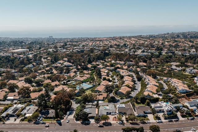 2163 Caminito Circulo Norte, La Jolla CA: https://media.crmls.org/mediaz/d39f37e3-2c19-4633-8a5a-93b3d3f72640.jpg