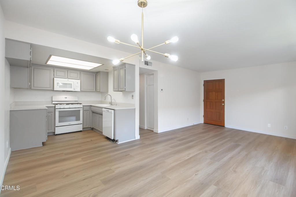 1169 Rosedale Avenue #208