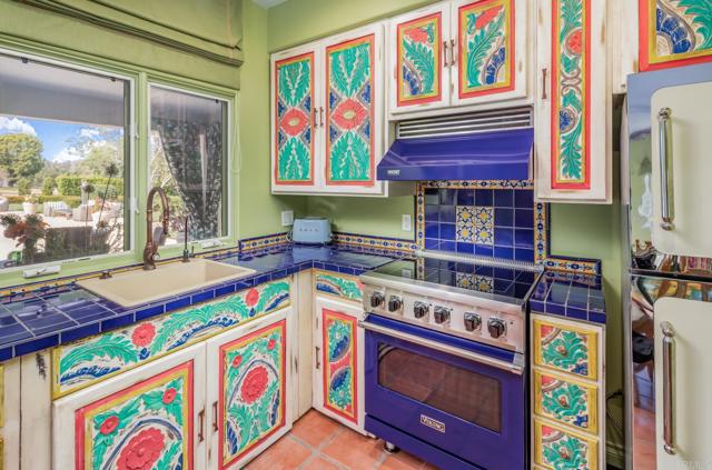 4843 La Jacaranda, Rancho Santa Fe CA: https://media.crmls.org/mediaz/d39fb5d8-4bc1-4646-ab4c-b35d1c184e7f.jpg