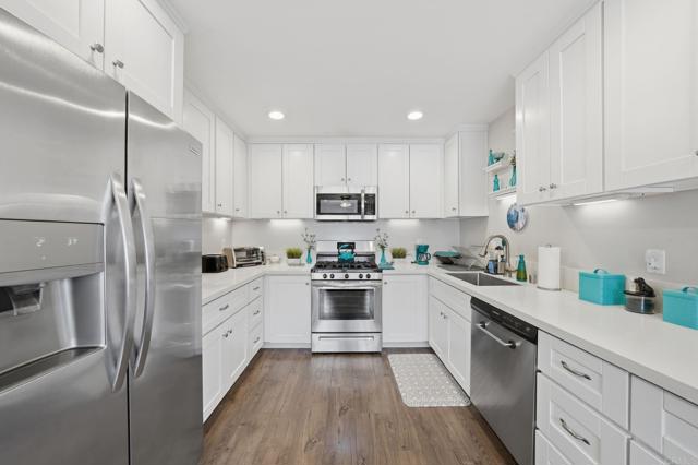 Detail Gallery Image 9 of 43 For 10794 Jeanne #UNIT F,  Santee,  CA 92071 - 2 Beds | 2/1 Baths